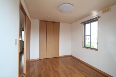 【寝室】 | ヴァルム　レーベンⅢ・Ⅳ | 南東の洋室です