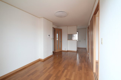 【居間・リビング】 | ヴァルム　レーベンⅢ・Ⅳ | ゆったりとしたリビングです