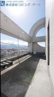 【バルコニー】 | アーバンヒルズ石和リゾート　最上階ペントハウス　145.64ｍ2 | 甲府盆地一望の広々ルーフバルコニー