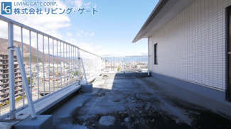 【バルコニー】 | アーバンヒルズ石和リゾート　最上階ペントハウス　145.64ｍ2 | 広々バルコニー