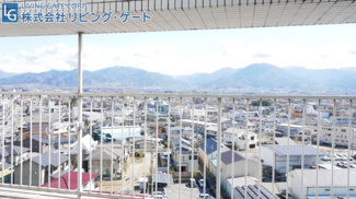 【展望】 | アーバンヒルズ石和リゾート　最上階ペントハウス　145.64ｍ2 | カーテン無しで生活可能です。