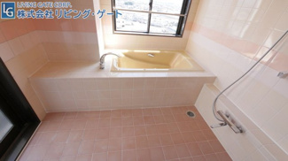 【浴室】 | アーバンヒルズ石和リゾート　最上階ペントハウス　145.64ｍ2 | 広めのバスルーム