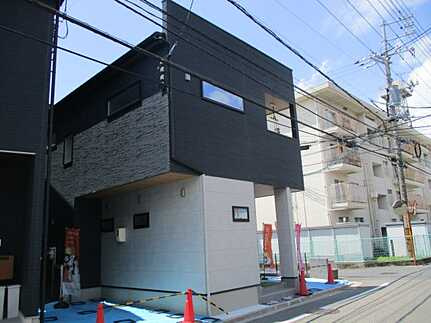 佐伯区八幡3丁目の前面道路含む現地写真