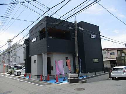 佐伯区八幡3丁目の前面道路含む現地写真