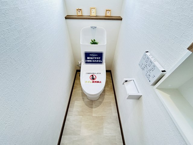 新築　渋川市行幸田　平屋一戸建てのトイレ|現地写真　節水タイプのウォシュレット付きトイレ、水道料節約に一役買います！							
