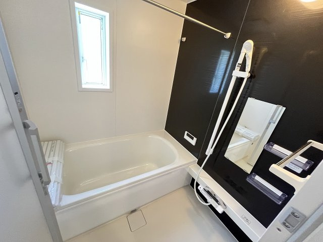 【浴室】 | 糟屋郡須恵町新原第4　2号棟（全2棟）【仲介手数料無料・0円】 | 現地写真。浴室です。