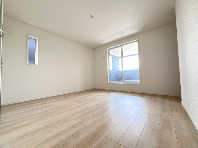 【寝室】 | 糟屋郡須恵町新原第4　2号棟（全2棟）【仲介手数料無料・0円】 | 現地写真。2階主寝室です。