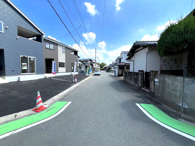 【その他】 | 糟屋郡須恵町新原第4　2号棟（全2棟）【仲介手数料無料・0円】 | 現地写真。前面道路です。