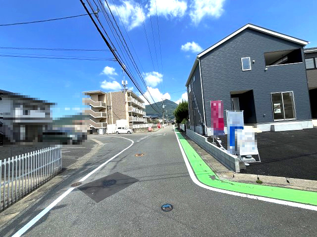 【その他】 | 糟屋郡須恵町新原第4　2号棟（全2棟）【仲介手数料無料・0円】 | 現地写真。前面道路です。