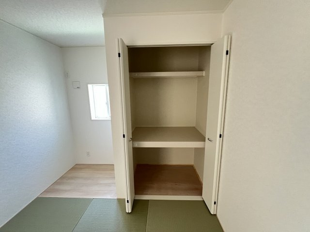 【収納】 | 糟屋郡須恵町新原第4　2号棟（全2棟）【仲介手数料無料・0円】 | 現地写真。