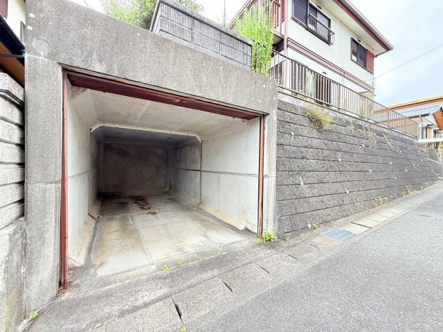 太陽光発電付き日立市台原町中古戸建の駐車場
