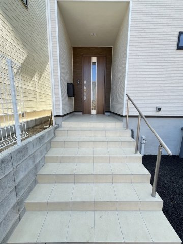 【玄関】 | 福岡市西区今宿町第2　2号棟（全2棟）【仲介手数料無料・0円】 | 現地写真。