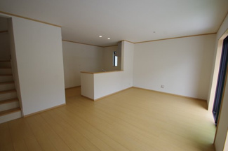 【居間・リビング】 | 【仲介手数料無料！！】府中市四谷4丁目　新築戸建て（全8棟）D号棟　4390万円