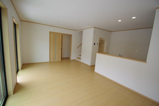 【居間・リビング】 | 【仲介手数料無料！！】府中市四谷4丁目　新築戸建て（全8棟）D号棟　4390万円