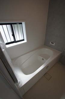 【浴室】 | 【仲介手数料無料！！】府中市四谷4丁目　新築戸建て（全8棟）D号棟　4390万円