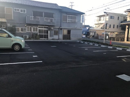 メゾンコートおおくらの駐車場