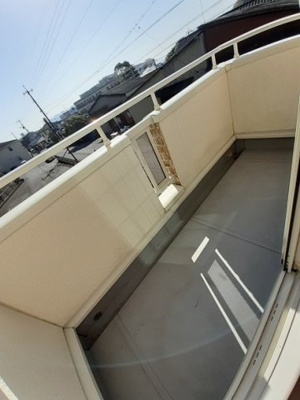 【バルコニー】 | トロワリューヌ | バルコニーからの眺めを楽しみながら食事をしませんか