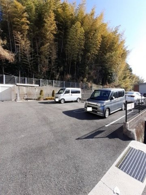 【駐車場】 | トロワリューヌ | 駐車場完備です