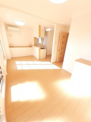 【居間・リビング】 | トロワリューヌ | ゆったり過ごせる居間です