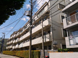 【外観】 | 洗練された印象の外観で訪れる人の記憶にも残るスタイリッシュな邸宅。