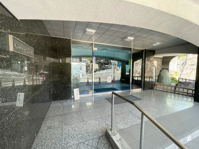 シャトー清水の玄関