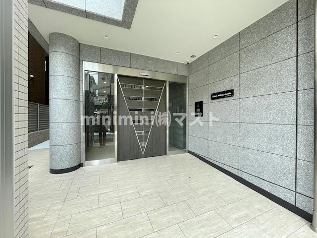 エクレレメディコ天六のエントランス