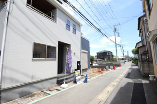 【前面道路含む現地写真】