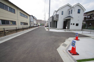 【前面道路含む現地写真】