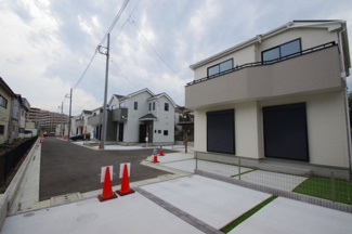 【前面道路含む現地写真】