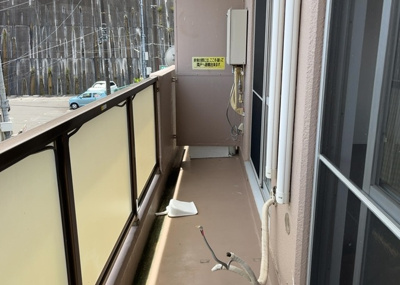 【バルコニー】 | エンゼルハイム金沢八景 | バルコニーは、室外の専用スペースのうち、「屋根がなく開放された空間」であるものを指します。ベランダより広いタイプのものが多く、日当たりもよいため家庭菜園などを楽しみたい人にとって適した環境となります。