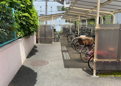 【駐輪場】 | エンゼルハイム金沢八景 | マンションの駐輪場は、事前に空きがあるか確認を取ると安心です。せっかく入居したのに駐輪スペースがない！なんてことになったら大変ですよね。そこで、内見時や購入前にはまず事前に確認しておくと良いでしょう。