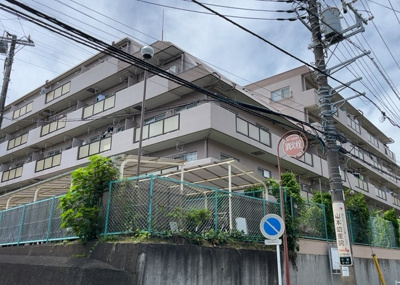 【構造・工法・仕様】 | エンゼルハイム金沢八景 | ＲＣ造、Reinforced Concreteは直訳すると補強されたコンクリートです。主に柱や梁・床・壁が鉄筋とコンクリートで構成おり、鉄筋を組んだ型枠にコンクリートを流し込んで固めたものを指します。