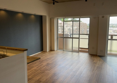 【居間・リビング】 | エンゼルハイム金沢八景 | リビングの間取りの種類は大きくわけてリビングとダイニングが別になっているタイプ、リビングダイニング一体型です。どちらも一長一短ですので、家を選ぶ時はその両面をチェックして決めるようにしましょう。