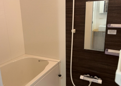 【浴室】 | エンゼルハイム金沢八景 | 入浴時の快適さも大事なことですが、綺麗な状態を維持できなければ気持ちよく入浴できません。毎日の掃除が楽という点は大事なポイントになります！カビが生えにくく掃除がしやすい、壁や浴槽を選ぶといいでしょう。