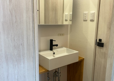 【独立洗面台】 | エンゼルハイム金沢八景 | 洗面化粧台では顔を洗ったり、身だしなみを整えることが本来の使い方ですが、用途によっては洗面化粧台に求められる機能が違ってくるため、ご自身や家族のライフスタイルに合ったものを選ぶことをおすすめ致します。