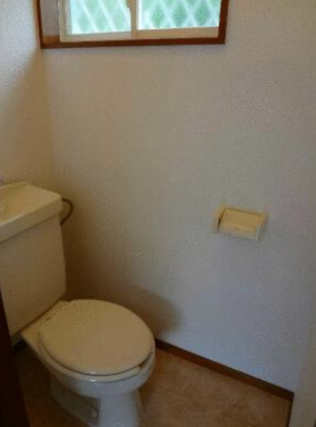 市川市中山4丁目　収益アパート　満室稼働中のトイレ