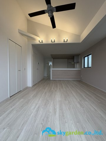 平塚市豊田宮下　新築戸建　全6棟5号棟の居間・リビング