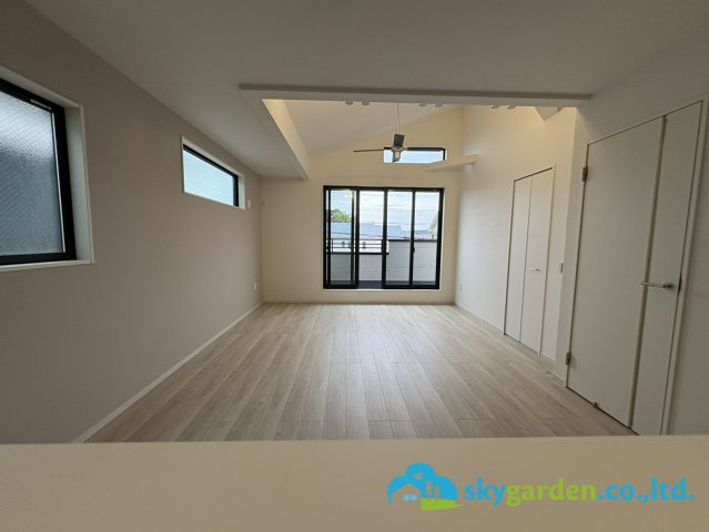 平塚市豊田宮下　新築戸建　全6棟5号棟の居間・リビング