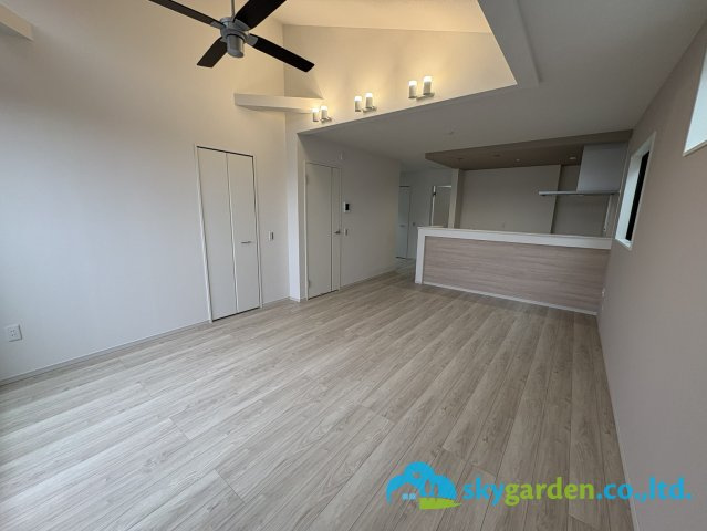 平塚市豊田宮下　新築戸建　全6棟5号棟の居間・リビング