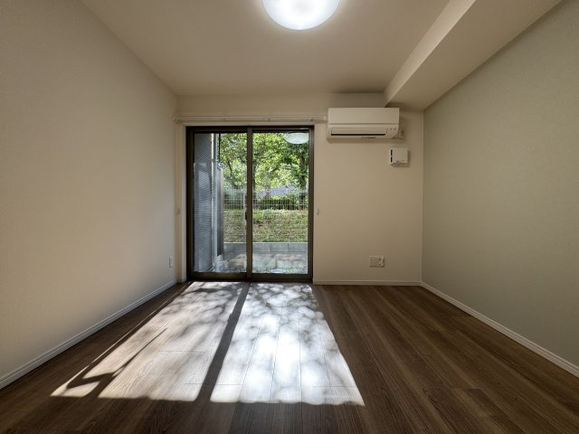 ウェルスクエア池田天神の居間・リビング