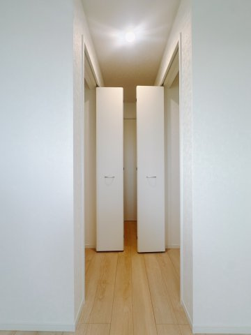 【新築戸建】　藤岡市本郷第２の収納|■クローゼット（2号棟）｜収納もしっかりあるので、収納がなくて困ってしまうということもないので安心です！