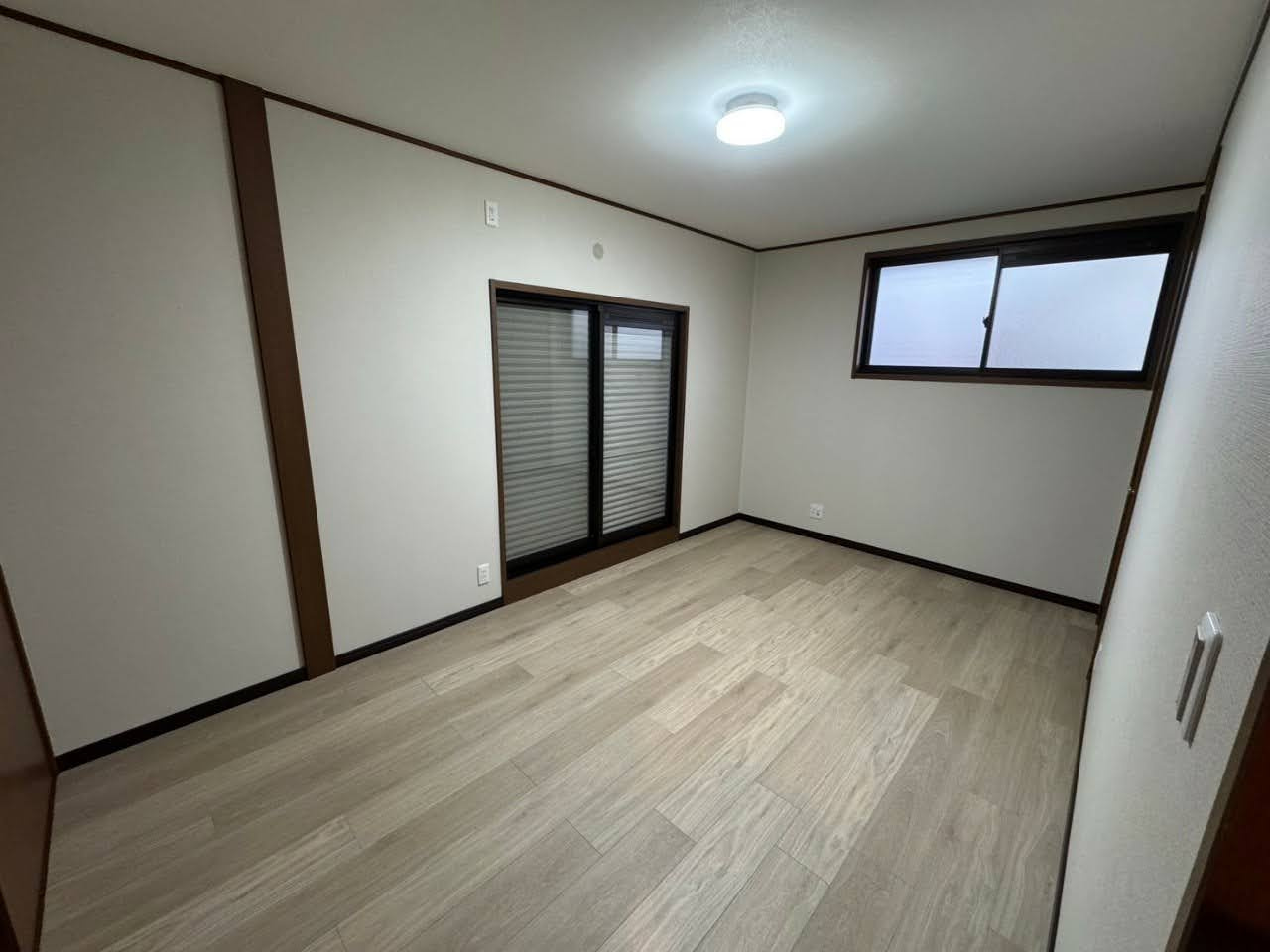 大阪府八尾市久宝園2-25の洋室