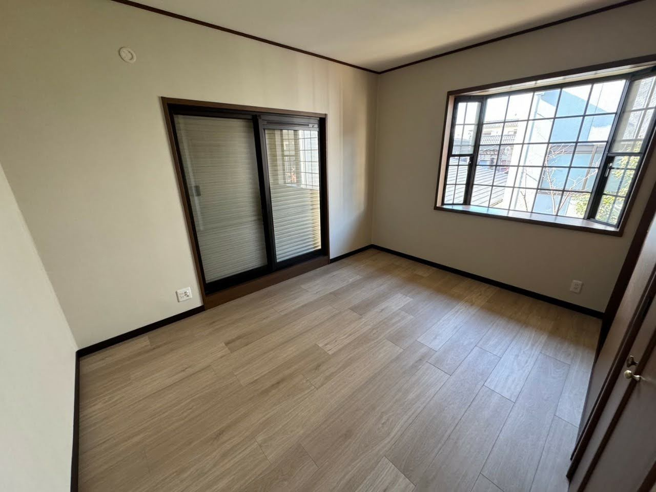 大阪府八尾市久宝園2-25の洋室