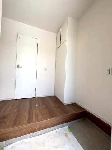 北葛飾郡松伏町　大字松伏　新築戸建　　全1棟の玄関|ゆったりとした玄関です