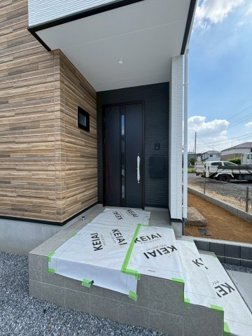 北葛飾郡松伏町　大字松伏　新築戸建　　全1棟の玄関|落ち着いた玄関です