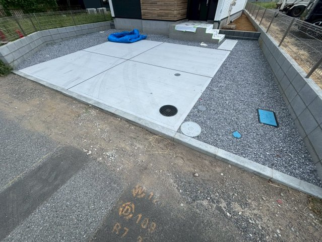 北葛飾郡松伏町　大字松伏　新築戸建　　全1棟の駐車場|車をお持ちの方に嬉しい駐車場付きの物件です