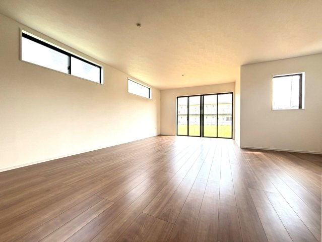 北葛飾郡松伏町　大字松伏　新築戸建　　全1棟の居間・リビング|使いやすいリビングです