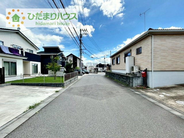 【前面道路含む現地写真】 | つくば市みどりの南　中古戸建 | 前面道路も広いので駐車も楽々！