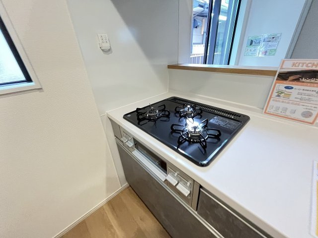 【キッチン】 | 福岡市城南区堤1丁目3期　1号棟（全2棟）【仲介手数料無料・0円】 | 施工例。施工例は完成時と異なる場合があります。