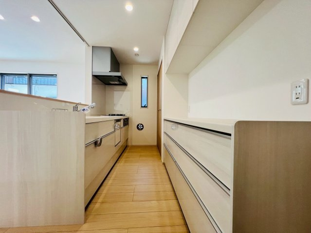 【キッチン】 | 練馬区桜台６丁目　新築戸建て | 【施工例】収納豊富なキッチンはお料理もはかどります
